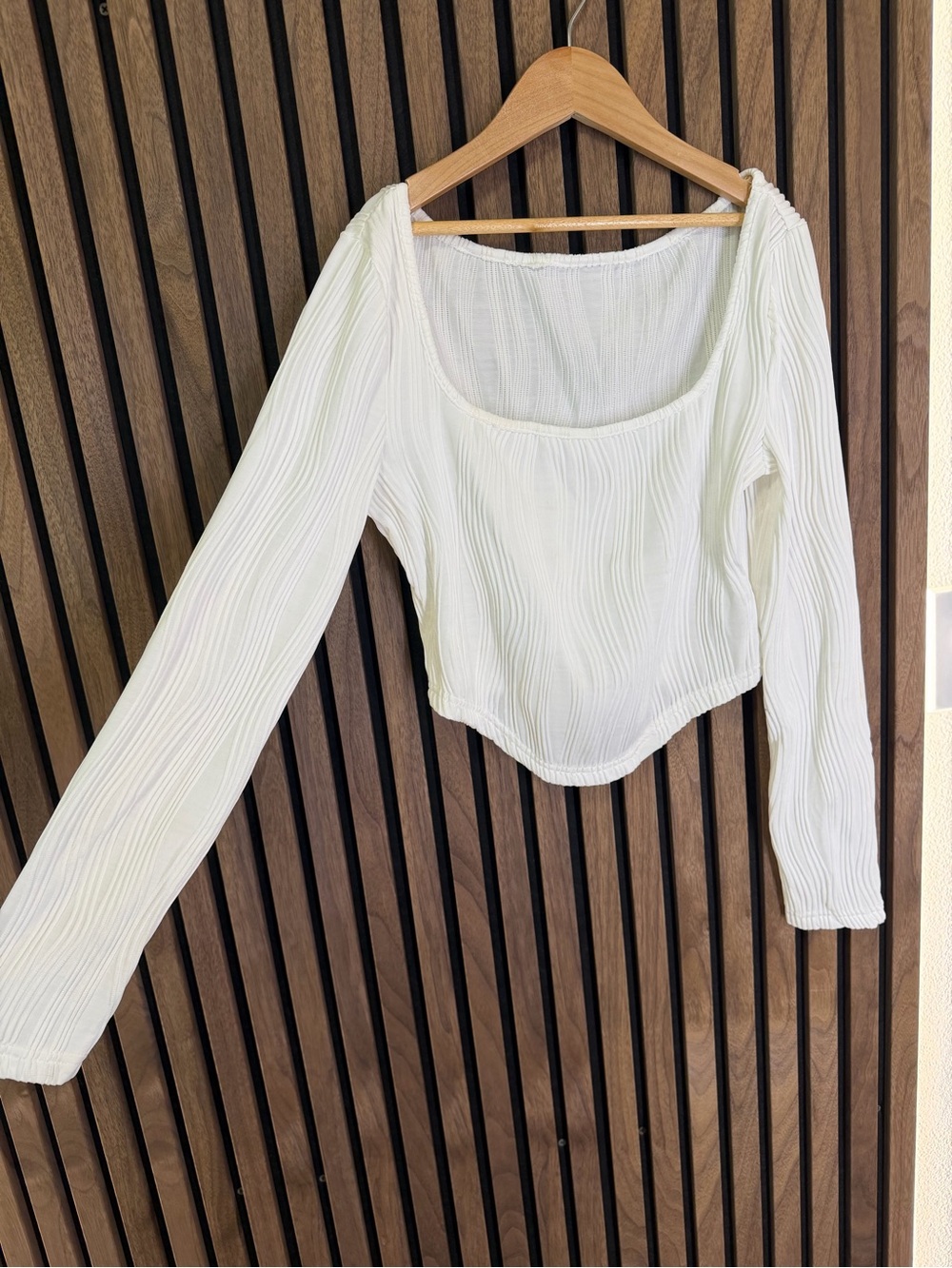 Women's White Long-Sleeve Scoop Neck Top